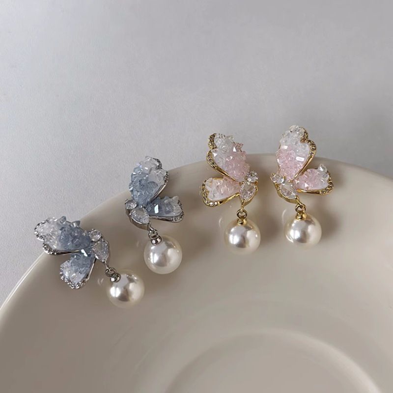 Personnalité Sweet Pearl Pendant Blue Crystal Zircon Butterfly Designer Moucles d'oreilles pour femmes Tendance de la mode