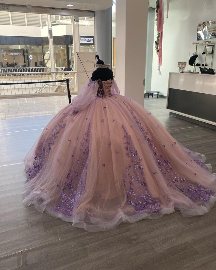 Nuovo stile Cristalli di perline Appliques Abito da ballo gonfio Quinceanera Abiti lunghi lunghi pavimenti Abiti da sera a maniche a maniche piene