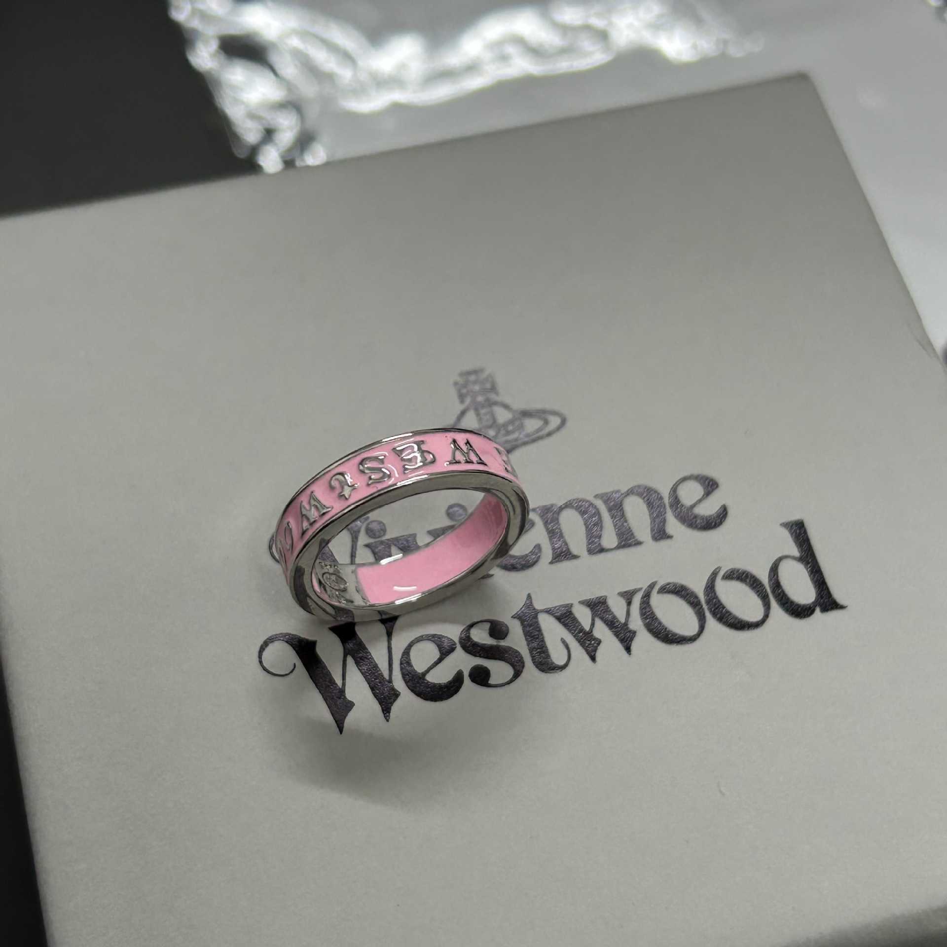 Designer Westwoods esmalte o anel de letra simples e de ponta, casal multicolorido unhas lisadas