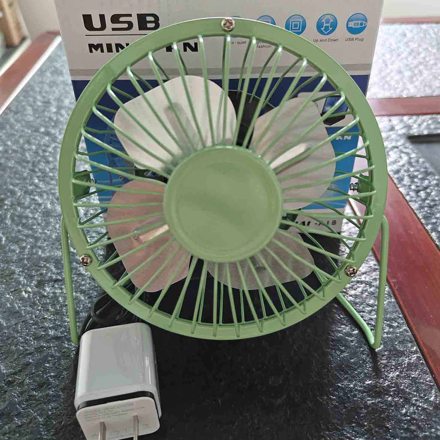 Mini USB Fan Universal Home Office Car Portable Mini Fan Aluminium Small Desk USB 4 Blades Cooler Cooling Fan 4 Inch med Plug