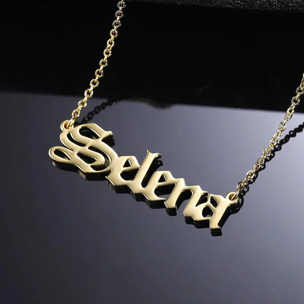 Chris Old English Name Collier en acier inoxydable 18K Gold pour femmes bijoux Plaque name