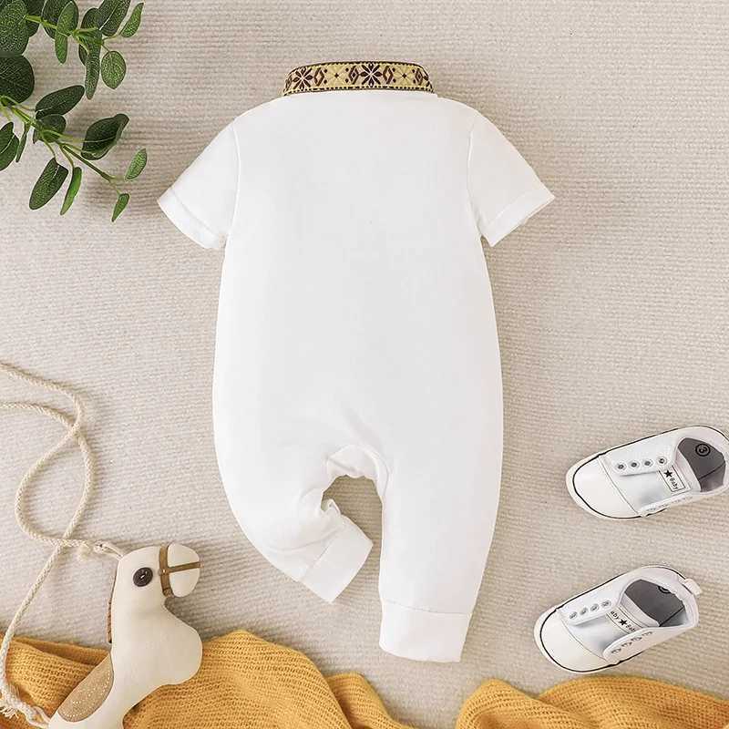 ROMPERS Bébé Vêtements de bébé 3 à 24 mois pour bébé garçon Summer Summer Souche Casual Infant Prince Romper Toddler Tiny Button Jumpsuitl2405L2405