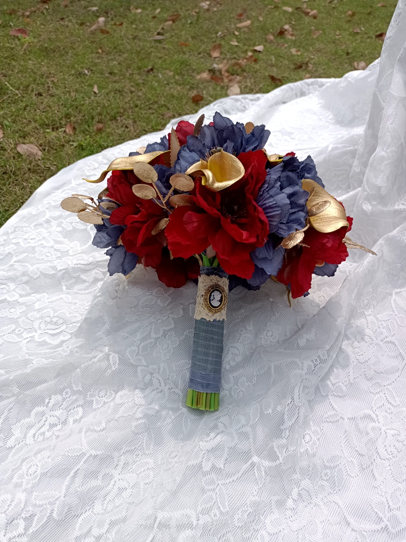 Roses rouges, roses violettes, Golden Calla Lily combinant Bouquet de mariage