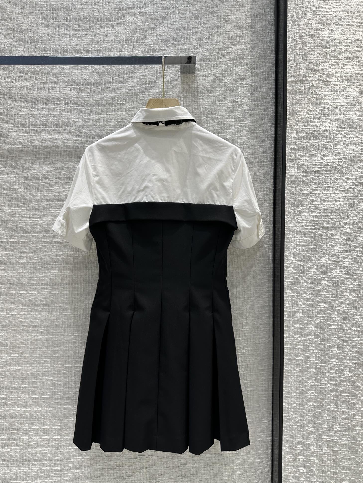 Robe de piste Milan 2024 Nouvelle robe de créatrice de mode au cou d'été Brand la même robe de style 0514-13
