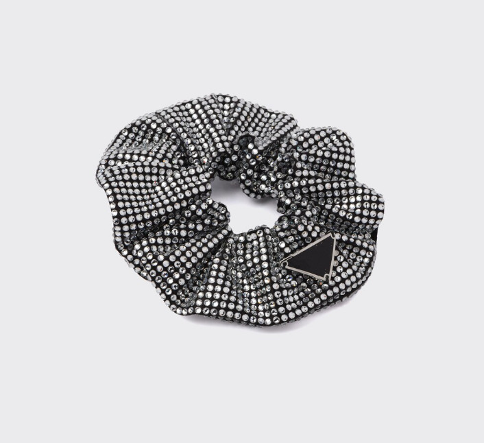 Luxury Femmes Hair Rubbers Bands Scrunchie Designer Triangle Black Tag Diamond Crystal Elastic Rubber Band Clain Luxury High Quality