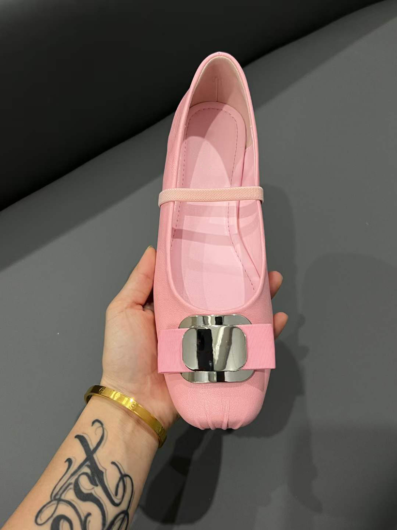 Mode kvinnor balettlägenheter raden elastiska sandaler Italien klassisk bowtie-knapp utsmyckad fyrkantig tå rosa napa läder designer ballerinas dans sandal låda eu 35- 40