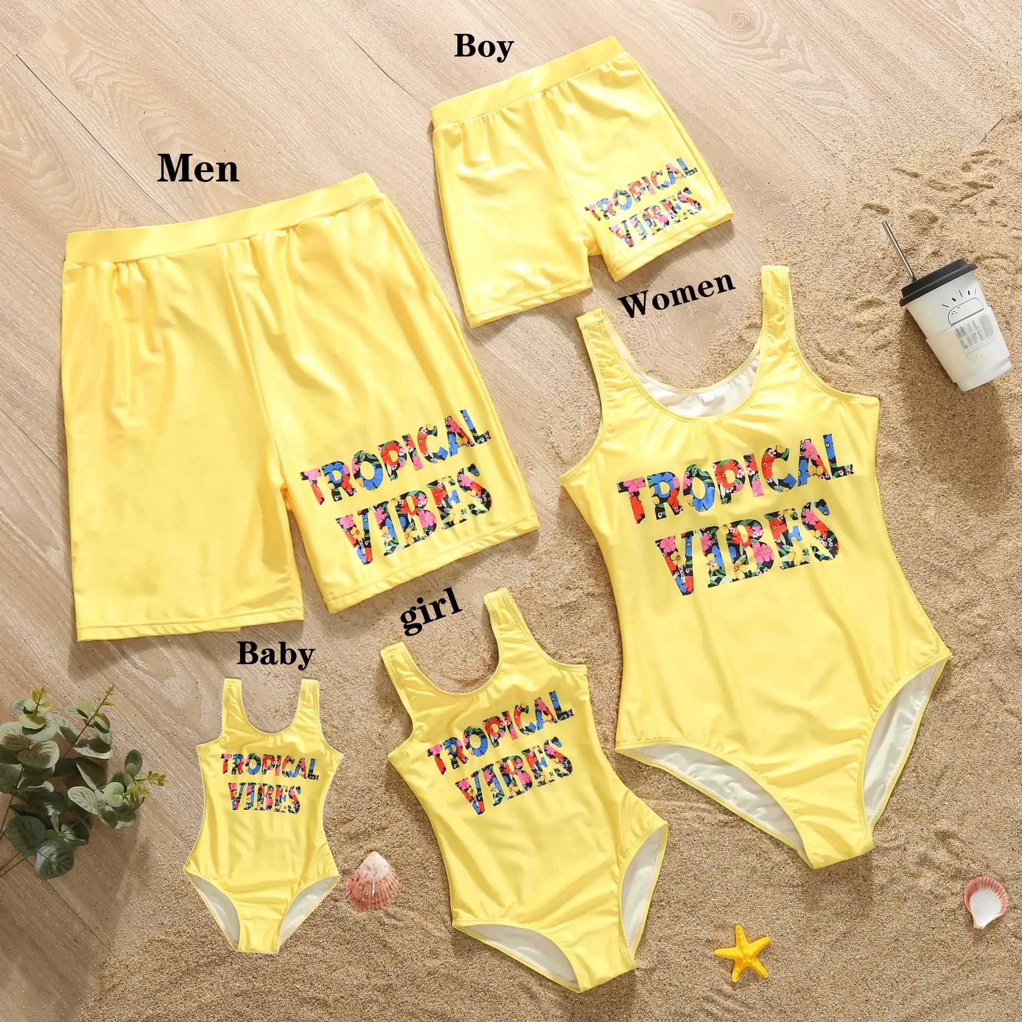 Familie matching outfits 2024 Nieuwe familie bijpassende badkledingbrief Patroon Moeder Dochter Skinny Bikini Beachwear Eéndelige zwempak Dad Zoon Zwemmen Trunks T240513