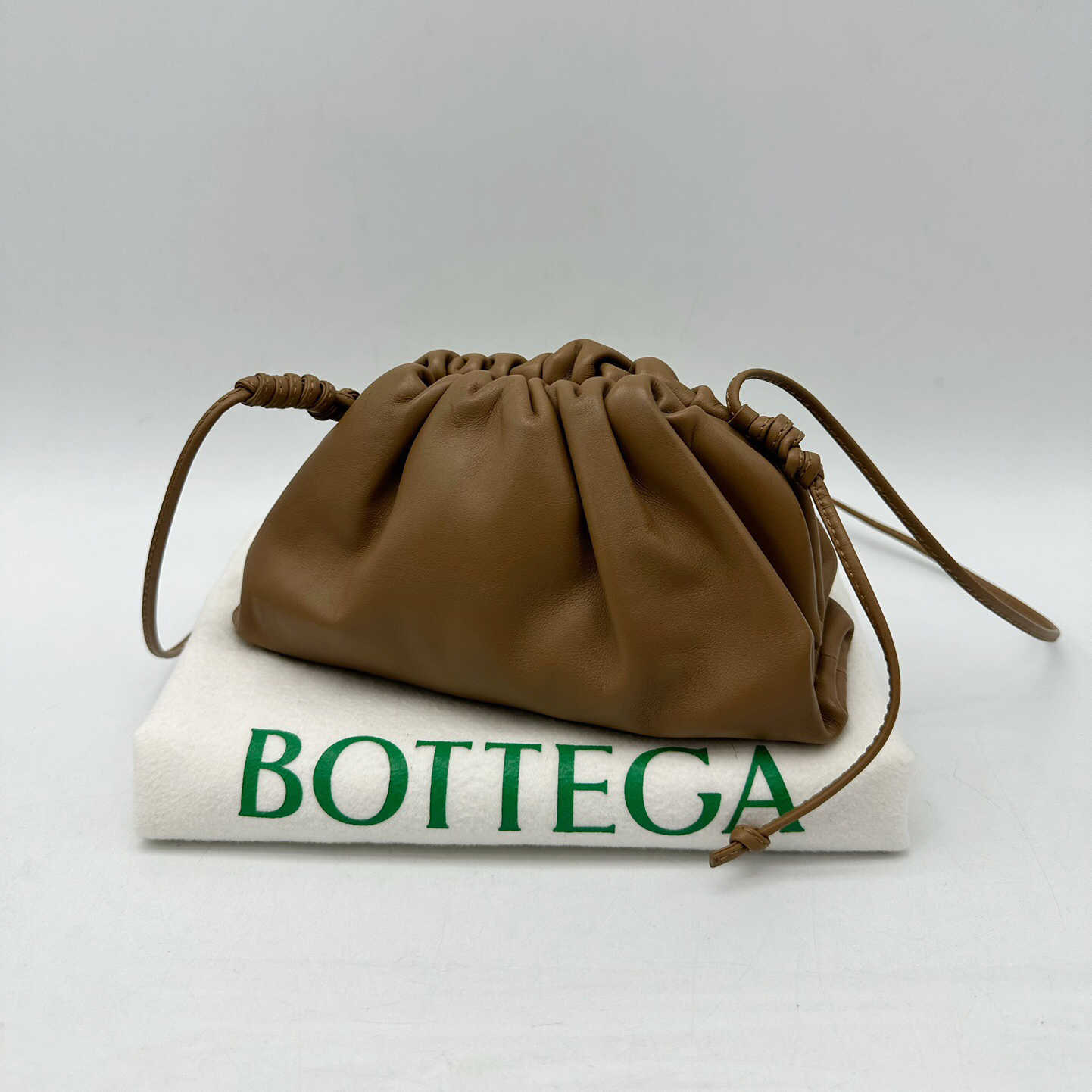 Autentyczny designerski torebki damskie torebka chmur fold bottegavvenet torebek ponad 17000 98 Baodie Strona główna Mini Cloud Bag w woreczku karmelowy