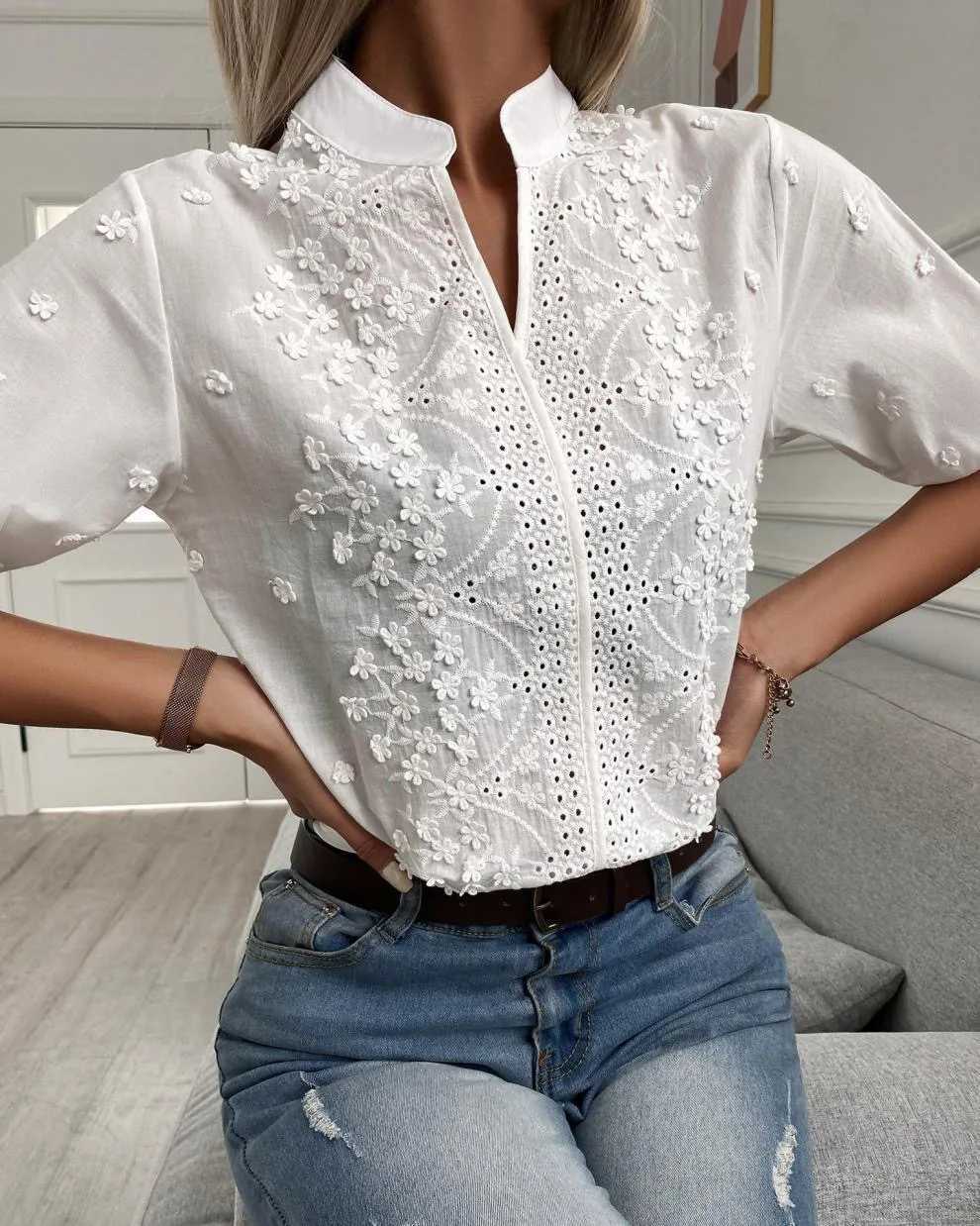 Women's Blouses Shirts Summer Floral Embroidery Lace Blouse Fashion Women V Neck Casual Shirt Chic Short Slve Hollow Out Tops Elegant Blusas 24350 Y240510