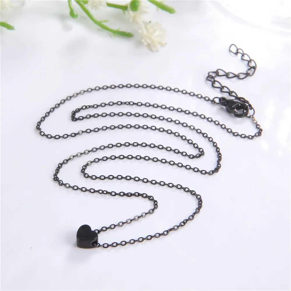 Chokers Skyrim Mini Black Heart Pendant Halsband Lämplig för kvinnor Rostfritt stål Klassiskt halsband 2024 Fashion Jewelry Gift D240514