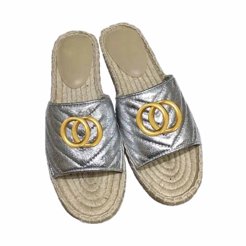 Designer Summer Beach Slippers Fashion Lazy Baotou Plateforme Flops Letters Lette de cuir Lady Bottom Slides Femme Chaussures Metal Ladies Sandales Large Taille36-41 US4-US11