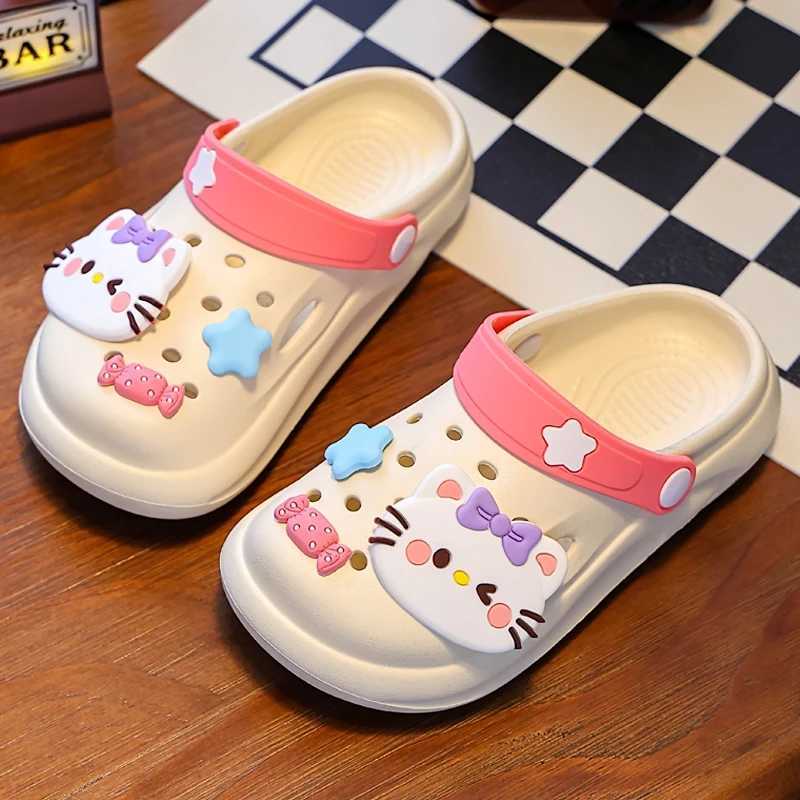 Slipper 2024 Nya sommarbarn Slide Cute Cartoon Rabbit Cat Toe Packaging Sandaler Pojkar och flickor Flip Slipers Family Childrens Shoes Y240514ROFC