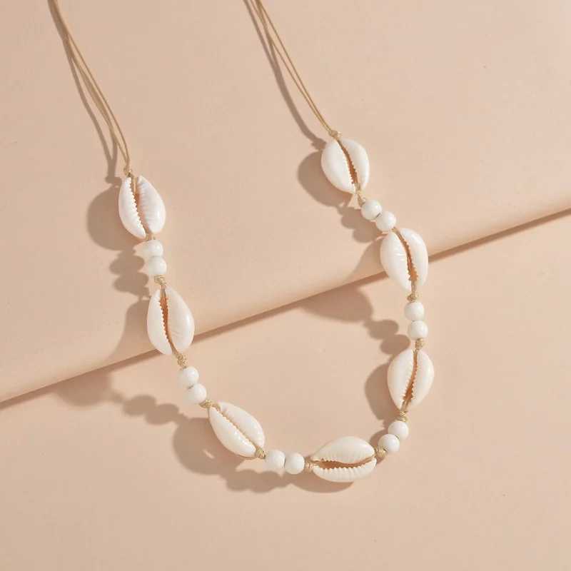 Pendant Necklaces 2024 Classic Shell Beaded Necklace Womens Fashion Bohemian Shell Knitted Chain Necklace Summer Travel Jewelry Accessories J240513