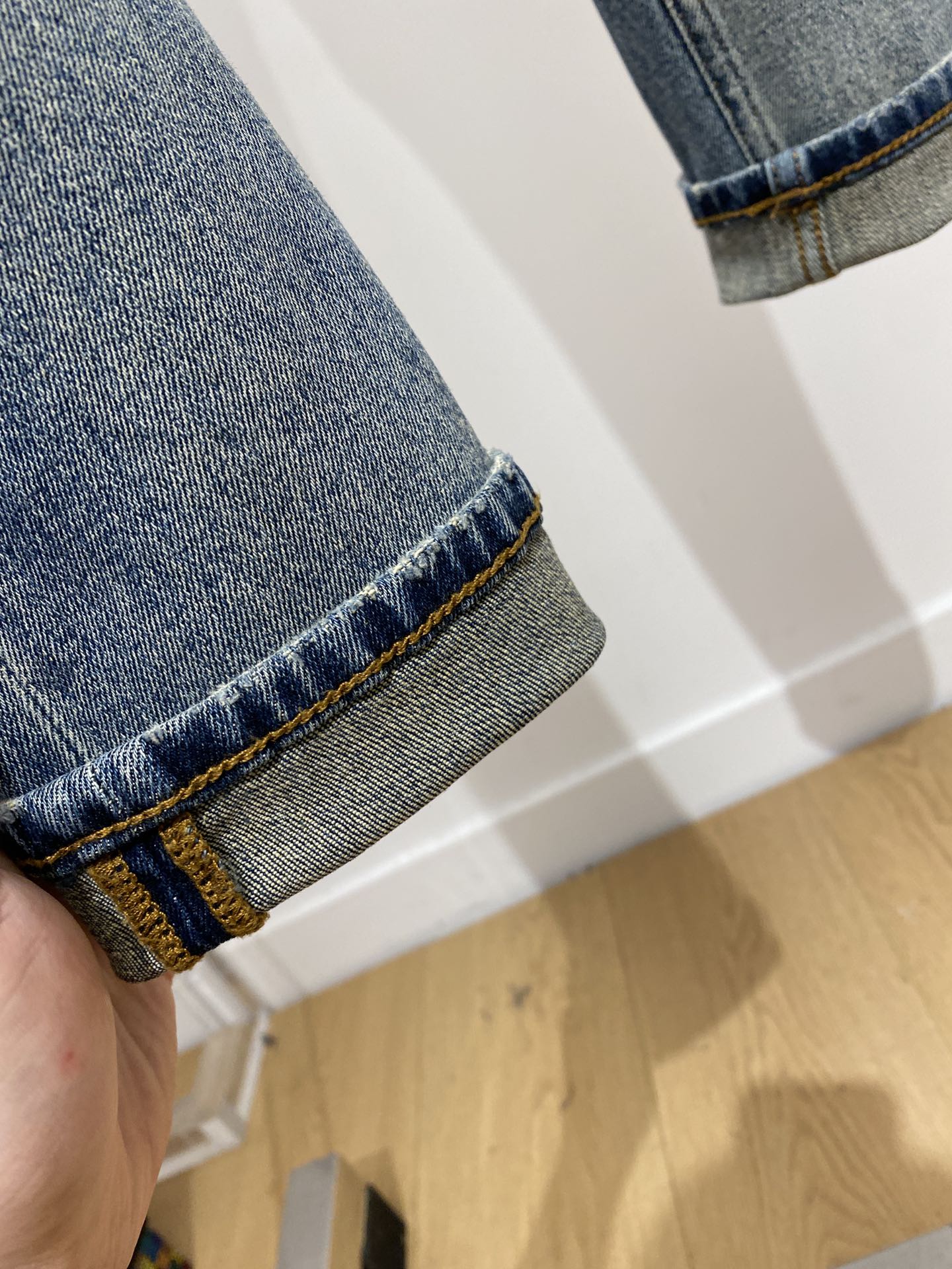 2024 Primavera Autunno Ricamo Cerniera Jeans da uomo Pantaloni lunghi a matita da uomo a righe lavati chiari WCNZ027