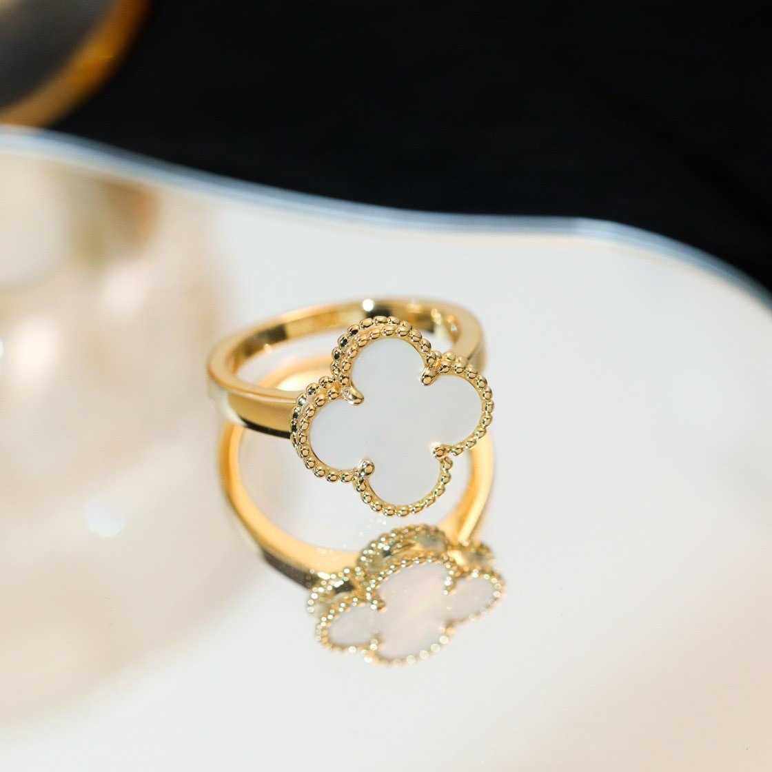 Designer hög version hög version van fyra bladgräs ring v guld pläterad 18 k med diamanter naturlig vit fritillaria röd jade kvinna