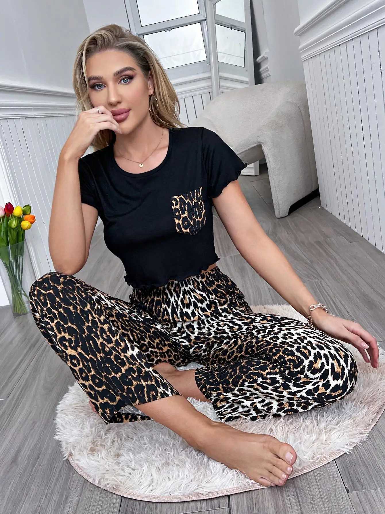 Sexy pijamas Spring Loungewear Set com calças estampadas de leopardo e pijamas de manga curta de cintura aberta