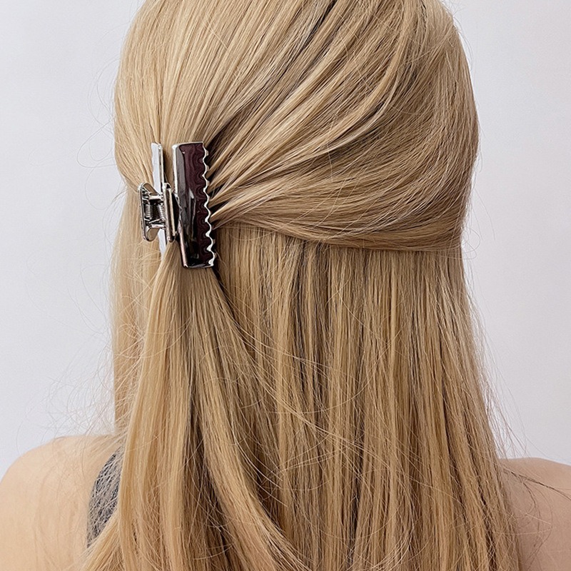 Luksusowy fryzura Kobieta projektant Barrettes Dziewczęta do włosów Trójkąt włosy klipsy luksusowe fryzury mody kobiety opaski na głowę włosy 654