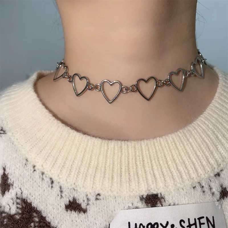 Pendant Necklaces New Hollow Korean Sweetheart Heart Necklace Declaration for Girlfriend Gift Cute Two tone Necklace Jewelry Corell Women 2022L2404