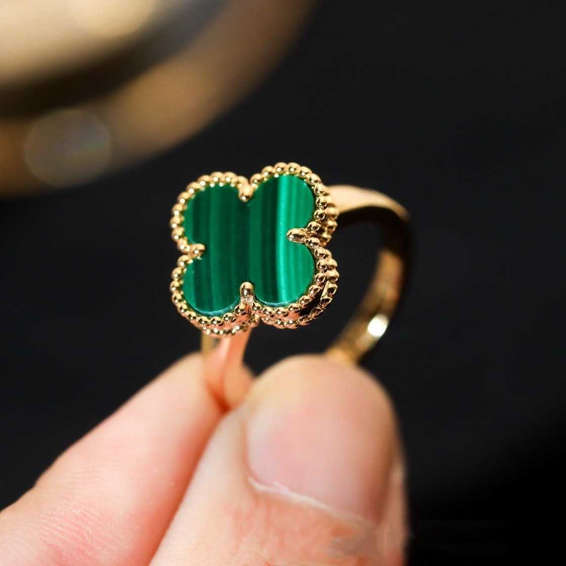 Designer hög version hög version van fyra bladgräs ring v guld pläterad 18 k med diamanter naturlig vit fritillaria röd jade kvinna