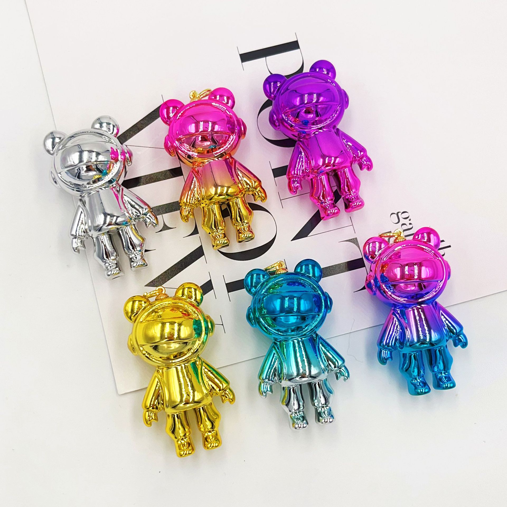 Cartoon internet celebrity electroplated acrylic gradient astronaut violent bear keychain creative pendant keychain wholesale