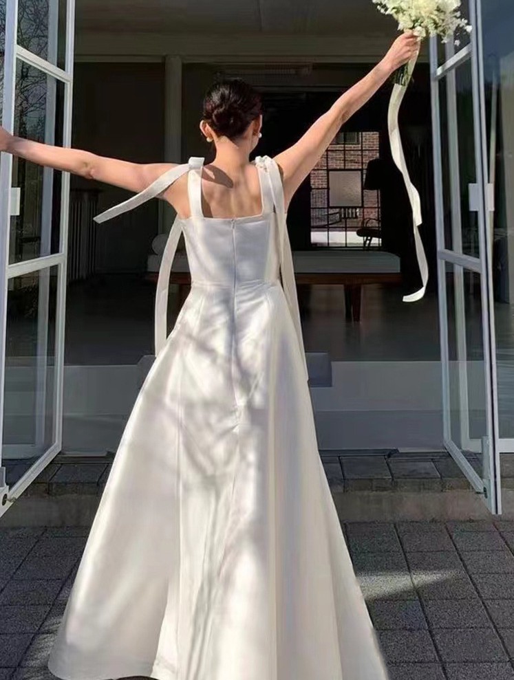 Elegant White Satin A Line Wedding Dresses With Bow Straps Sleeveless Simple Boho Garden Bridal Gowns Floor Length Women Bride Reception Party Robes de Mariee CL3440