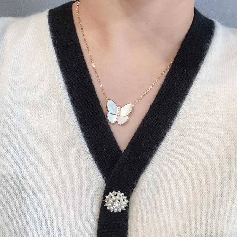 ペンダントネックレスネックレスPlata de Ley 925 Muji Good Quality Womens Necklace White and Gray Shell Butterfly Pendant Necklace Womens Luxury Jewelryl2404