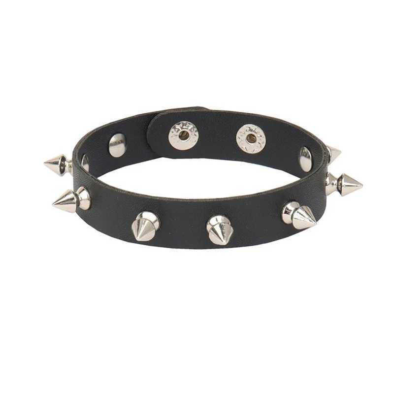 Kedja 2022 Punk Rivet Nightclub Trend Armband Skeleton Armband Rostfritt stål Gotiskt flerskiktade modesmycken Partihandel Q240401