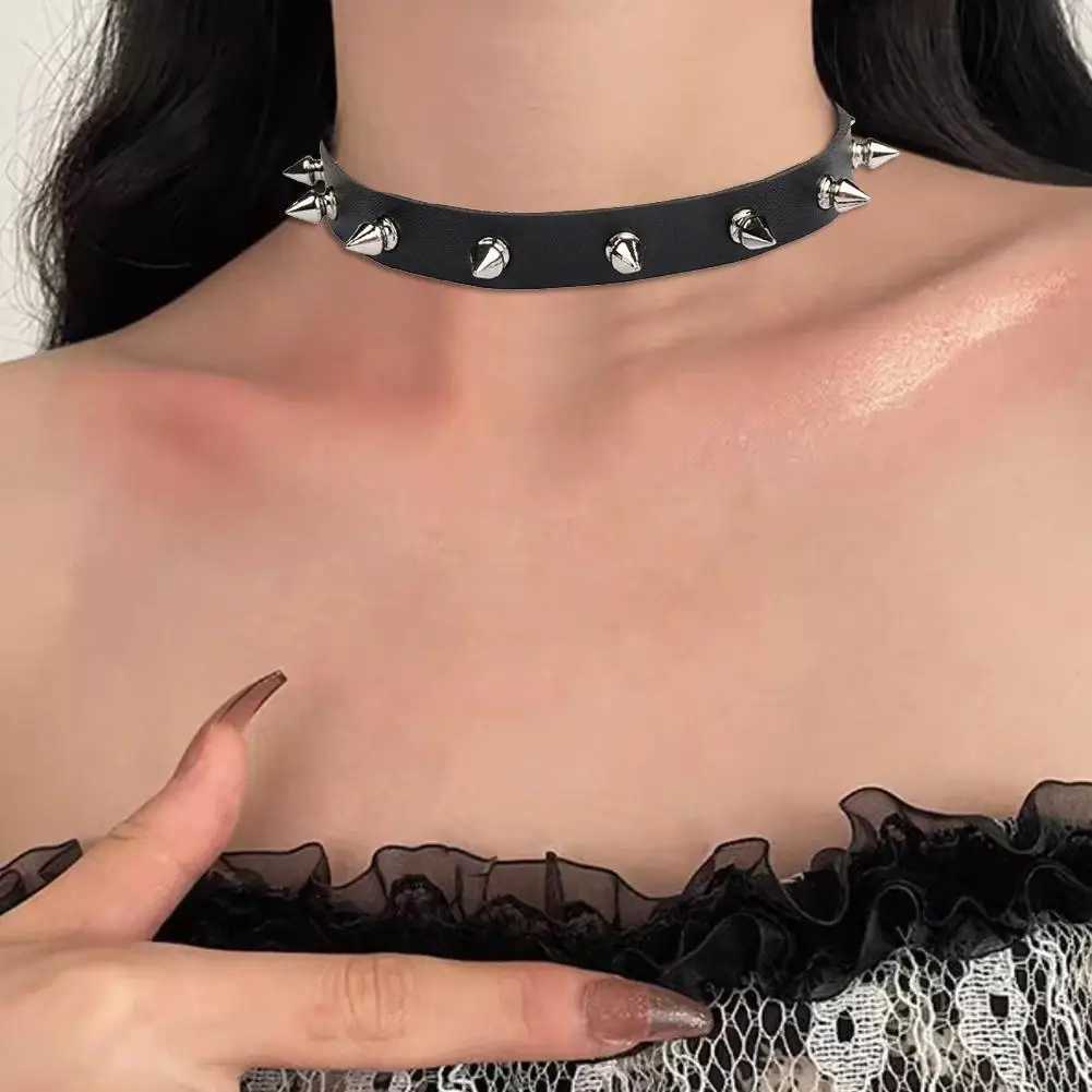 Naszyjniki wiszące czarny skórzany naszyjnik choker dla kobiet mężczyzn Cool punkowy gotycka rowerzysta Choker Pu skórzany kołnierz kołnierz skaldkof