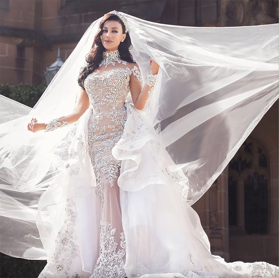 Robe de mariée luxueuse en cristal strass, col haut, perles appliquées, manches longues, robe de mariée sirène, magnifique robe de mariée de Dubaï, surjupe