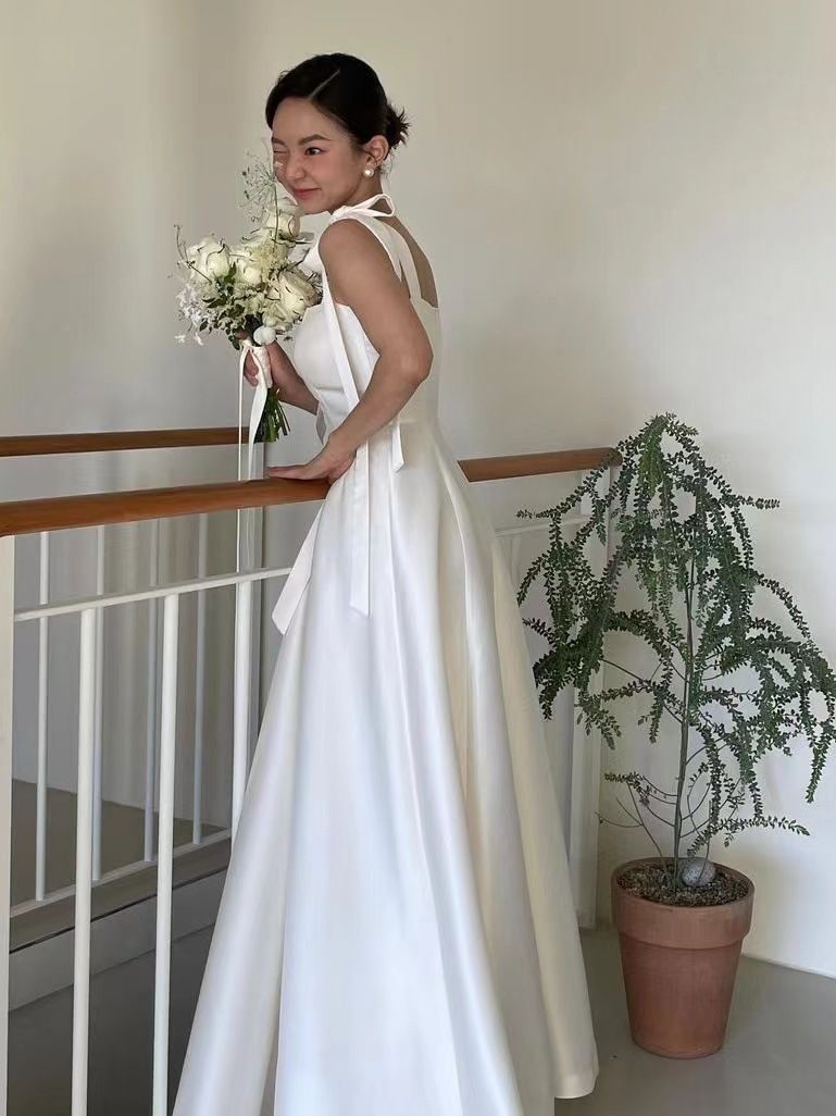 Elegant White Satin A Line Wedding Dresses With Bow Straps Sleeveless Simple Boho Garden Bridal Gowns Floor Length Women Bride Reception Party Robes de Mariee CL3440