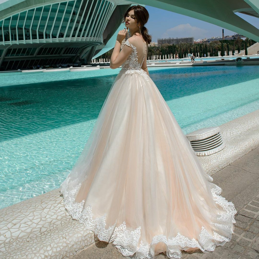 Elegante lange Sheer-Ausschnitt-Champagner-Spitze-Brautkleider, A-Linie, Flügelärmel, Tüll, Sweep-Zug, Garten-Brautkleid, Knöpfe hinten, Vestido de Novia, Damenkleider