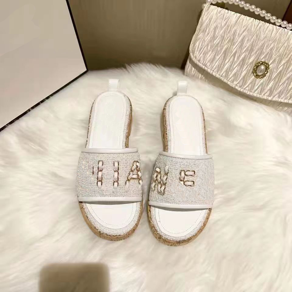 Designer Casual ao ar livre Sliders Shoe Beach Shoe New Fashion Diamond Small Fragrance Plata