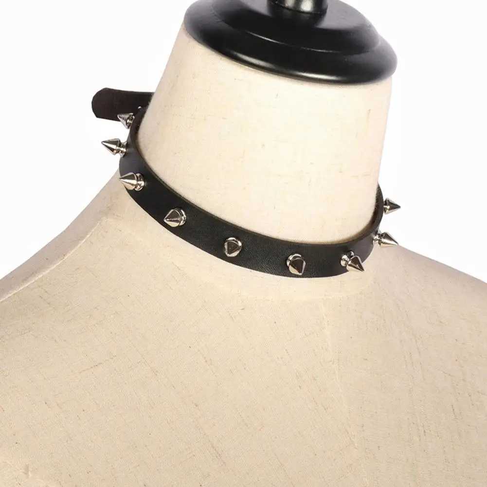 Anhänger Halsketten Schwarze PU-Leder-Halskette für Damen und Herren Coole Punk-Gothic-Spike-Biker-Halskette PU-Lederkragen mit Nieten besetzte Rock-Halskette 240330