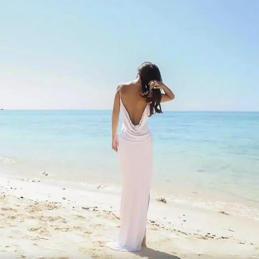 Сексуальные пляжные свадебные платья с глубоким V-образным вырезом на тонких бретельках Свадебные платья с разрезом по бокам Белый шифон с открытой спиной-футляром Летнее дешевое платье