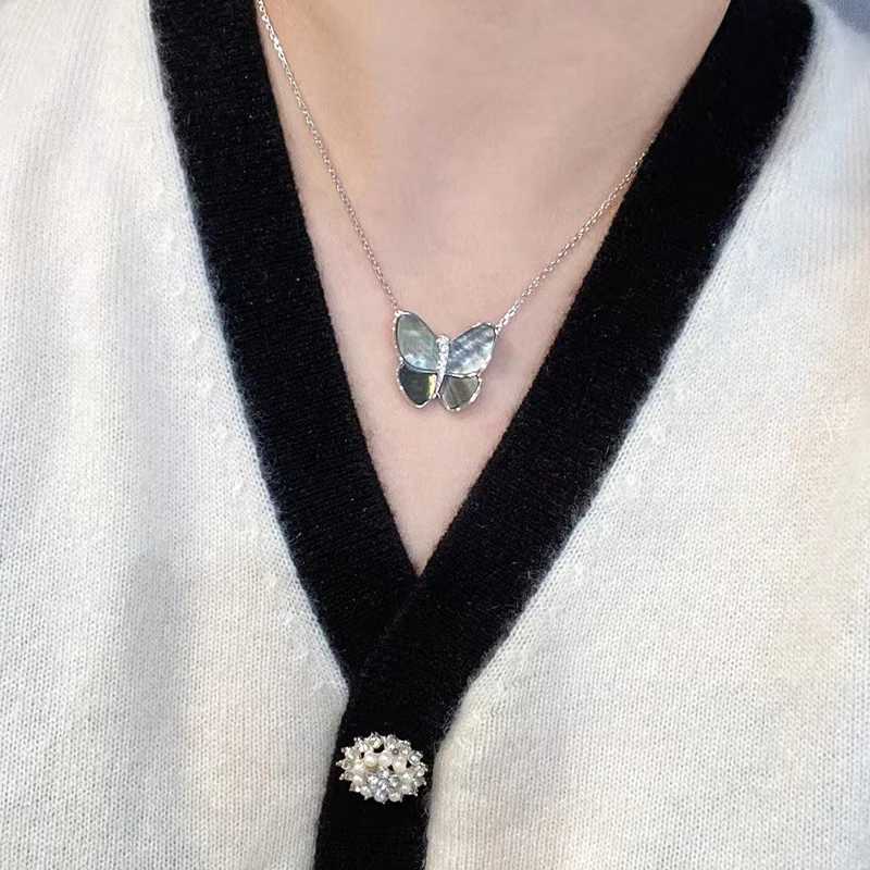 ペンダントネックレスネックレスPlata de Ley 925 Muji Good Quality Womens Necklace White and Gray Shell Butterfly Pendant Necklace Womens Luxury Jewelryl2404