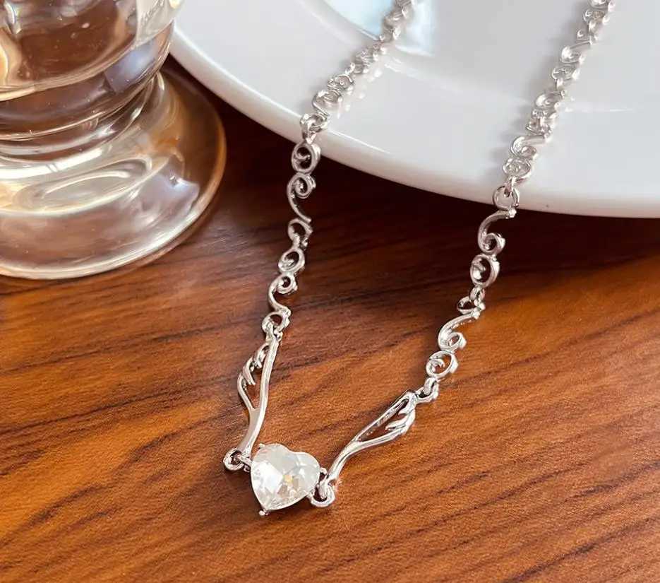 Hanger Kettingen Mode-sieraden Een Hert Heeft Je Kleine Eland Ketting voor Vrouwen High-end Temperament Wild Sleutelbeen Ketting Hanger Verjaardagscadeau 240330