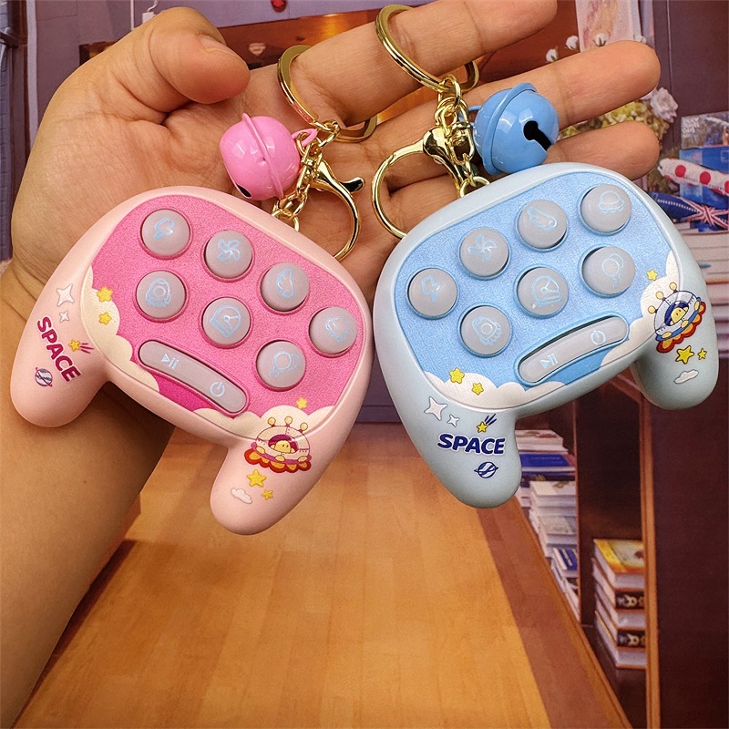 Cross border cartoon creative buttocks, astronaut handheld mini handle, mole machine keychain, trendy nostalgic bag pendant