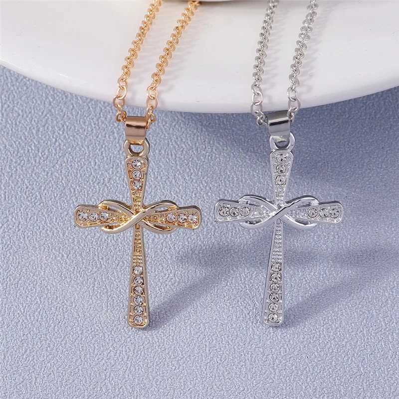Anhänger Halsketten Mode Kreuz Halskette für Frauen Männer Gold Silber Farbe Schillernde Kristall Jesus Kruzifix Halskette Christian Schmuck Großhandel 240330