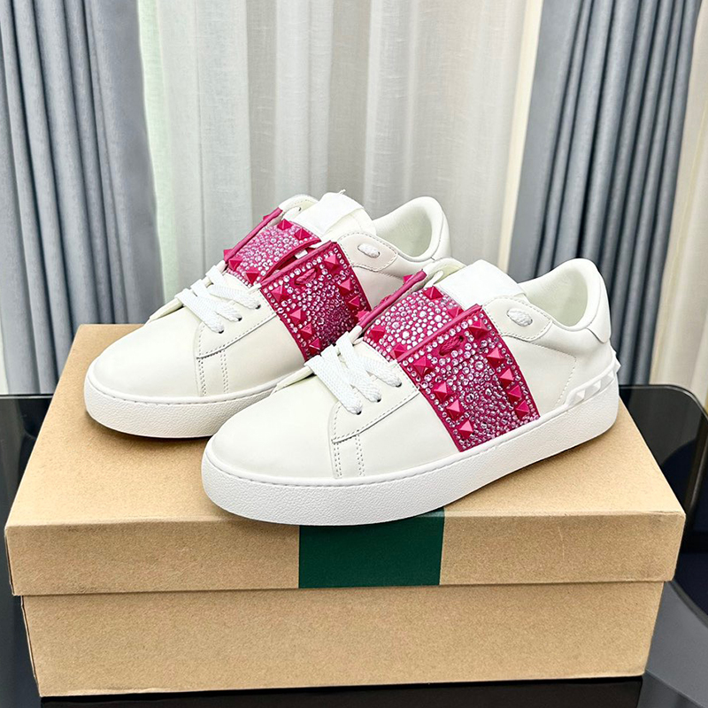 Good-Looking Female Small White Shoes Autumn New Crystal Decor Metal Rivet Design Versatile Thick Bottom Sneakers Real Leather Upper Wear Resistant Lovers Shoes