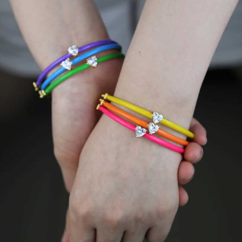 Chaîne 2024 Été Vente Chaude Coloré Femmes Bijoux Blanc Bleu Violet Vert Néon Émail Prong Réglage Coeur CZ Charme Bracelet Q240401