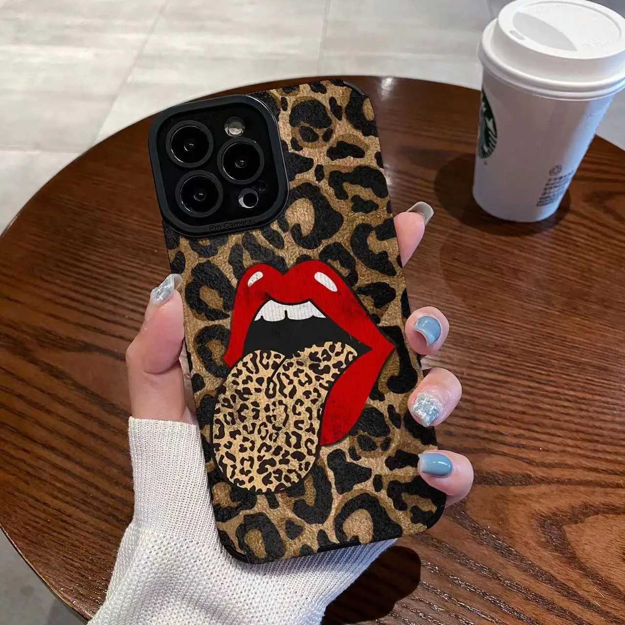 Cas de téléphone portable Hot Red Lip Leopard Print Case pour iPhone 11 12 13 14 15 Pro Max Mini 7 8 Plus X XS XR SE Femme Big Tongue Silicone Cover 2442