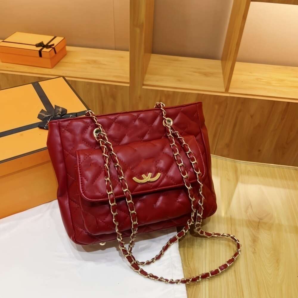 Leather Handbag Designer Sells Branded Women's Bags at 50% Discount u Family Bag Womens New Fashion Small One Shoulder Chain Crossbody