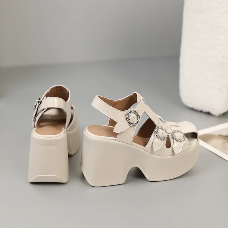特許革の女性サンダル夏のくさびのための新しいプラットフォームサンダル靴女性プラットフォームサンダリアムージャーラグジュアリーサマー