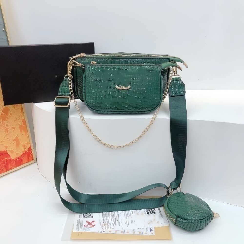 Designer de bolsa de couro vende bolsas femininas de marca com 50% de desconto Bolsa crossbody com padrão feminino moderno e versátil ombro destacável pequeno