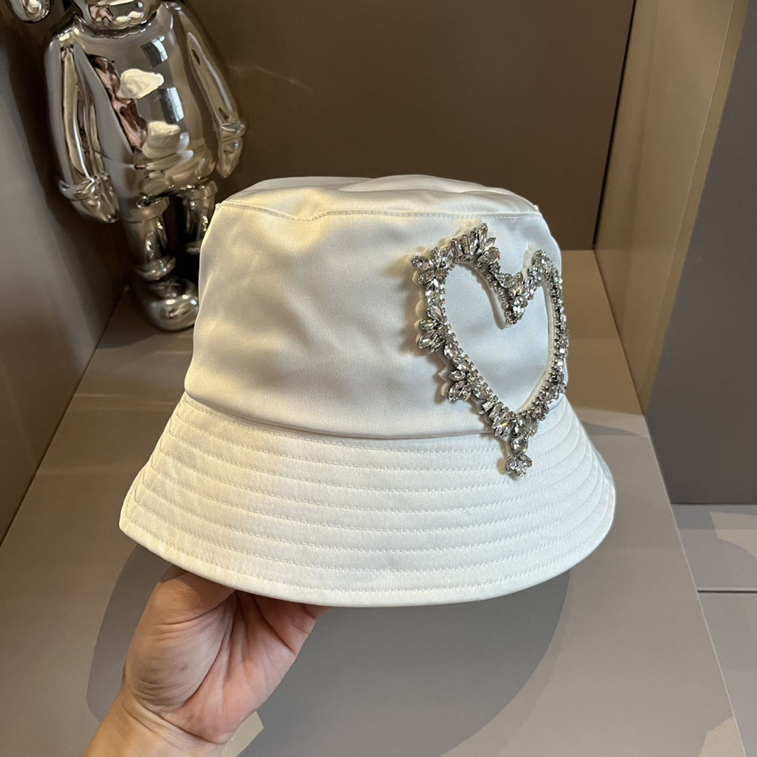 Love Water Diamond Beach Hat Duże brzegi przeciwsłoneczne Czarno -białe dwa kolorowe designerskie hat habit heavy Wysoka jakość HATS Fisherman Hats