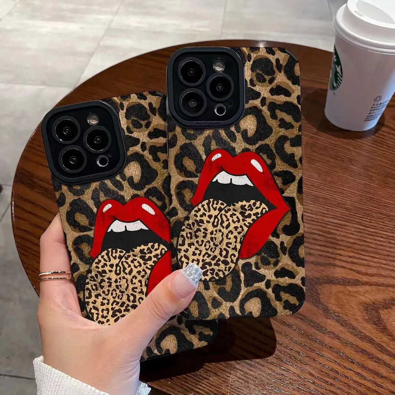 Cas de téléphone portable Hot Red Lip Leopard Print Case pour iPhone 11 12 13 14 15 Pro Max Mini 7 8 Plus X XS XR SE Femme Big Tongue Silicone Cover 2442