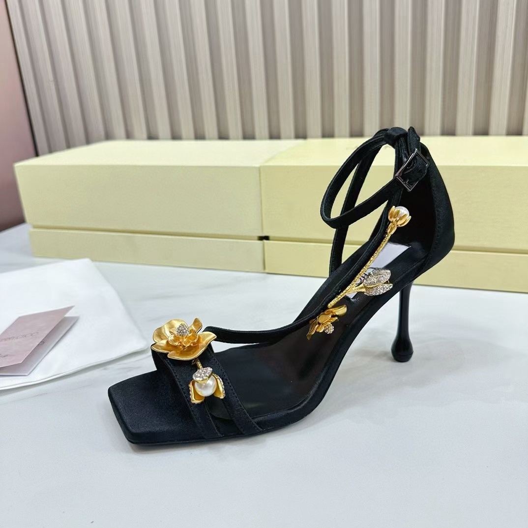 9,5 cm hohe Stiletto-Sandalen aus Satin, verziert mit Strasssteinen und goldenen Metallorchideen für Damen, Designer-Fabrikschuhe, modische Damenschuhe für den Laufsteg, Hochzeitsessen