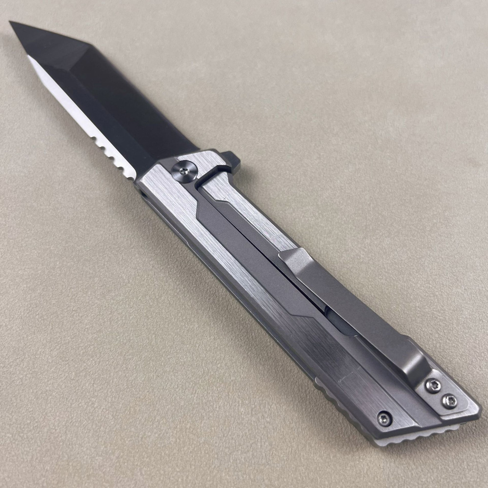 Nouveau A6702 Couteau pliant de haute qualité D2 Satin Tanto Blade CNC Poignée en acier inoxydable Roulement à billes Ouverture rapide EDC Couteaux de poche Outil extérieur