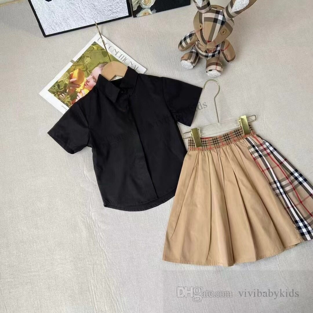 Designer kinderen geruite kleding sets Mode kinderen brief bedrukte shirts met korte mouwen en geplooide rokken 2 stks preppy stijl meisjes katoen casual outfits S1294