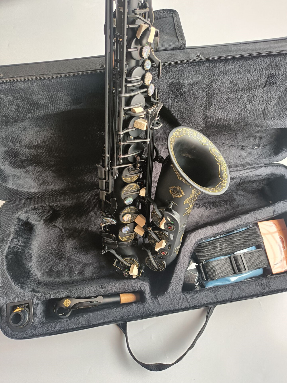 Japón Suzuki Alto Saxofón E-Flat Negro Sax Alto Ligadura de boquilla Reed Cuello Instrumento musical con caja de cuero